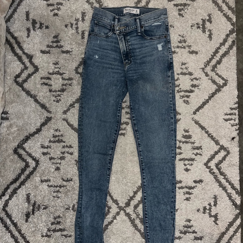 Abercrombie & Fitch Women's Dark Blue Skinny Jeans